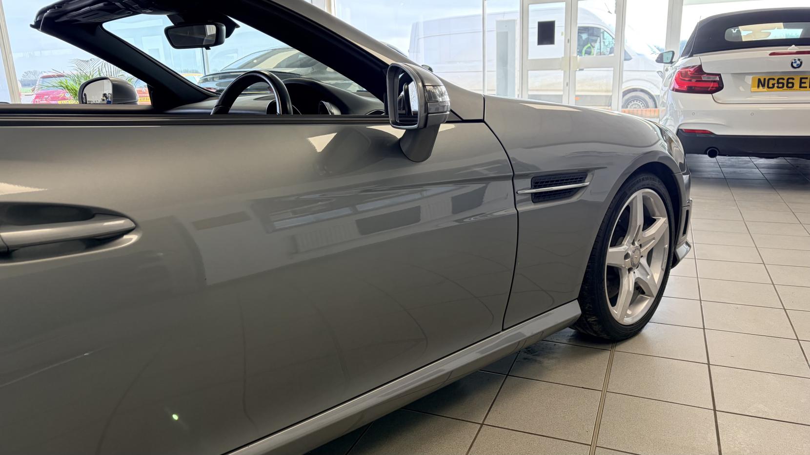 Mercedes-Benz SLK 2.1 SLK250 CDI AMG Sport Convertible 2dr Diesel G-Tronic+ Euro 5 (s/s) (204 ps)