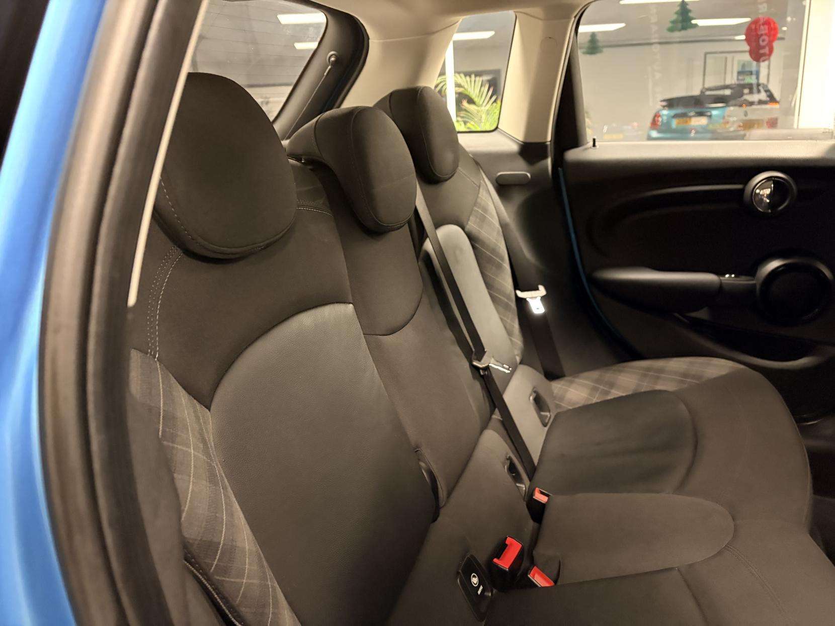 MINI Hatch 1.5 Cooper D Hatchback 5dr Diesel Manual Euro 6 (s/s) (116 ps)