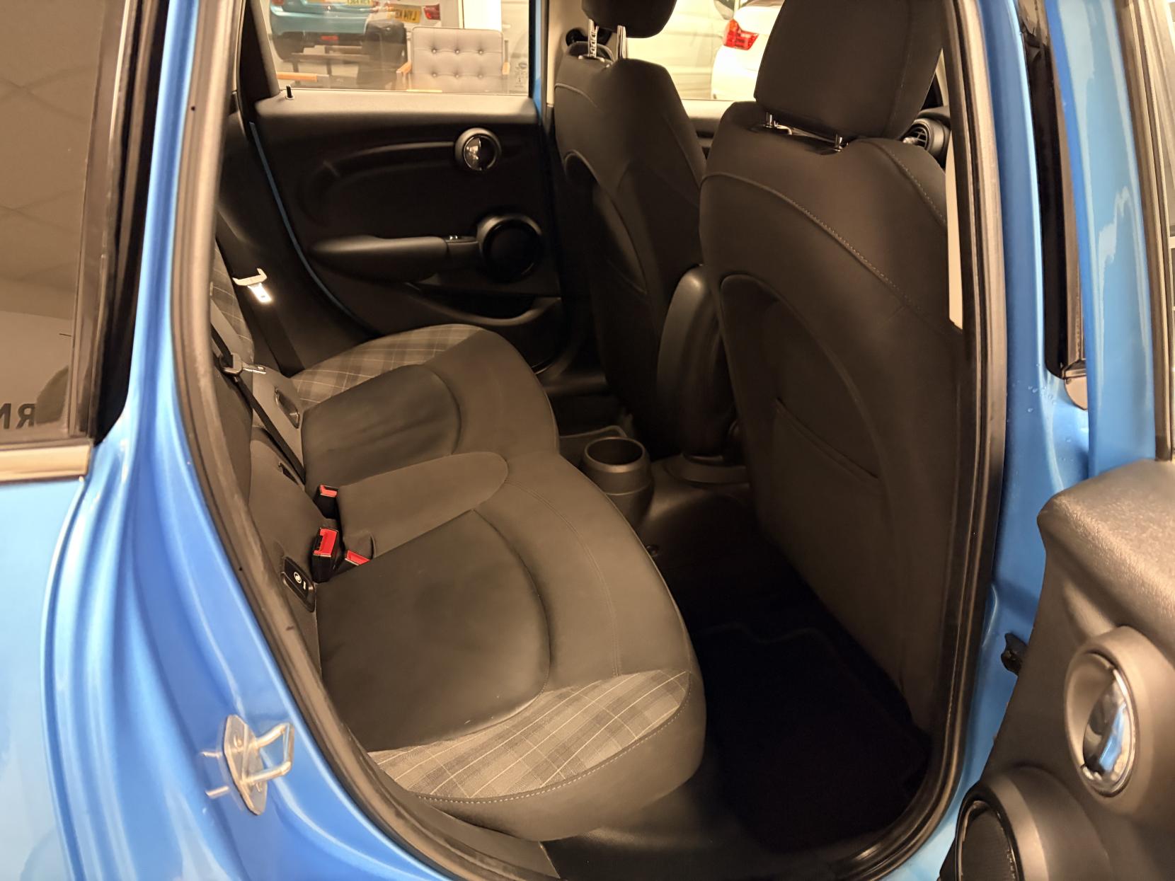 MINI Hatch 1.5 Cooper D Hatchback 5dr Diesel Manual Euro 6 (s/s) (116 ps)