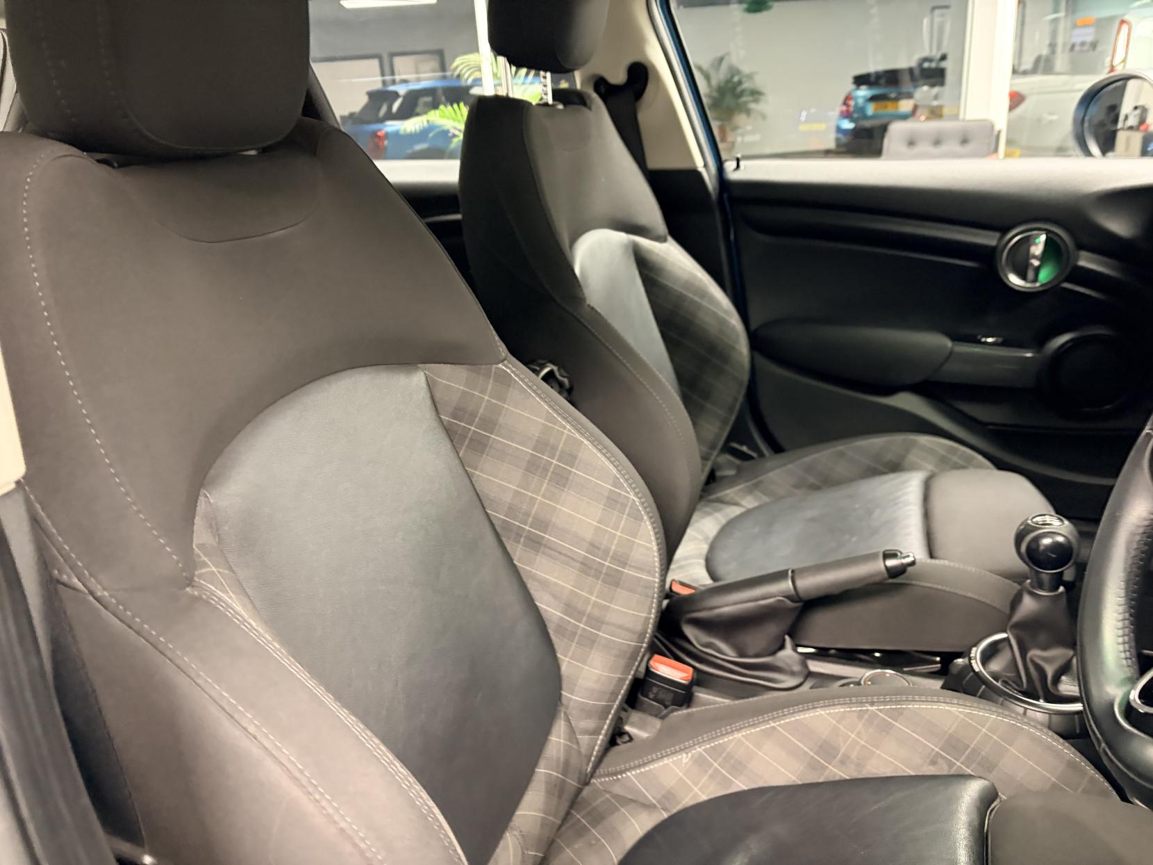 MINI Hatch 1.5 Cooper D Hatchback 5dr Diesel Manual Euro 6 (s/s) (116 ps)