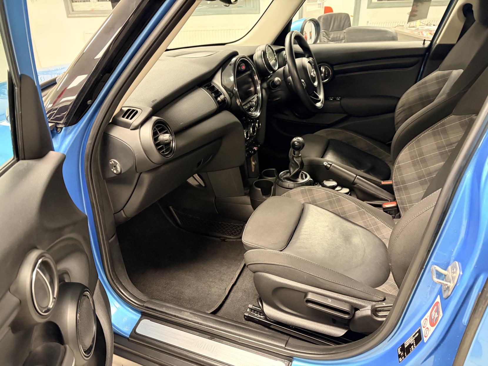 MINI Hatch 1.5 Cooper D Hatchback 5dr Diesel Manual Euro 6 (s/s) (116 ps)