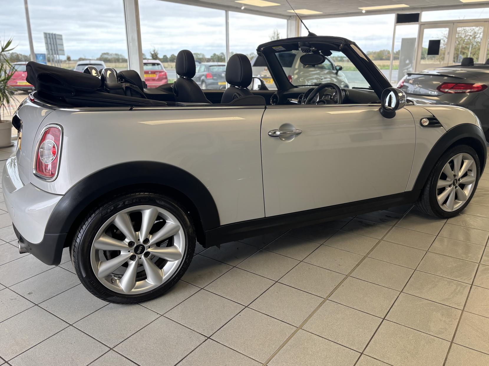 MINI Convertible 1.6 Cooper Convertible 2dr Petrol Manual Euro 6 (s/s) (122 ps)
