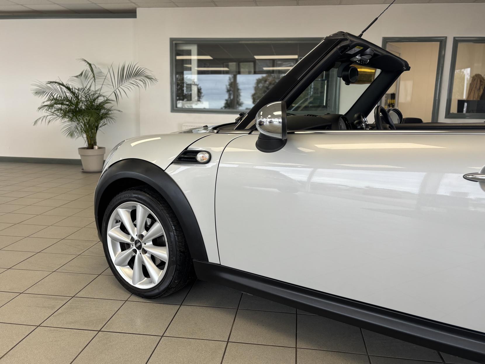 MINI Convertible 1.6 Cooper Convertible 2dr Petrol Manual Euro 6 (s/s) (122 ps)