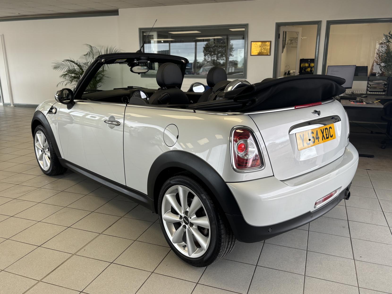 MINI Convertible 1.6 Cooper Convertible 2dr Petrol Manual Euro 6 (s/s) (122 ps)