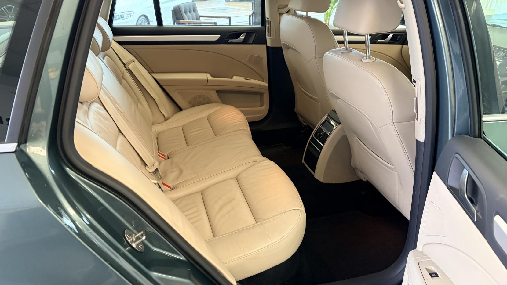 Skoda Superb 2.0 TDI Elegance Estate 5dr Diesel DSG Euro 5 (s/s) (170 ps)