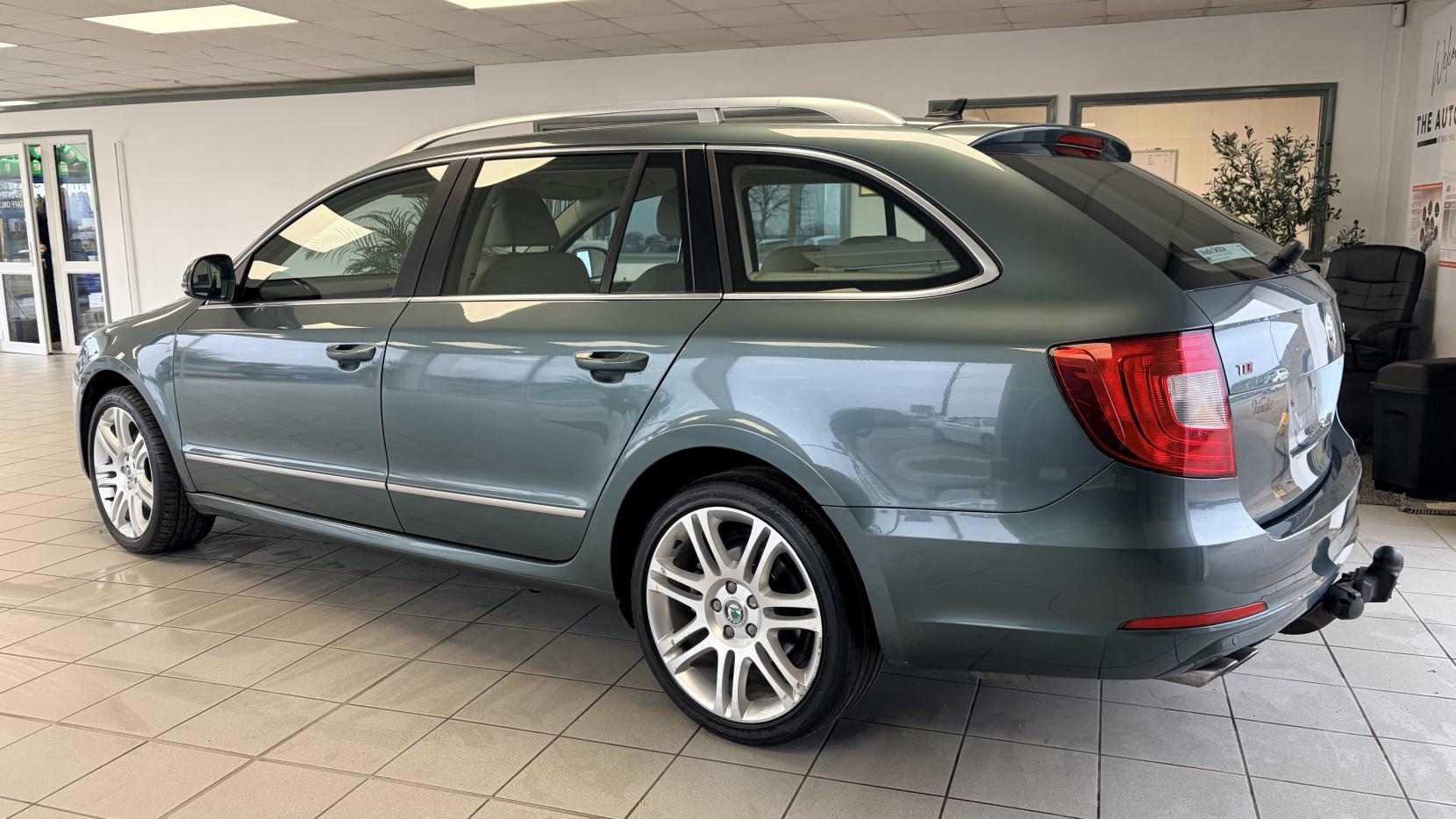 Skoda Superb 2.0 TDI Elegance Estate 5dr Diesel DSG Euro 5 (s/s) (170 ps)