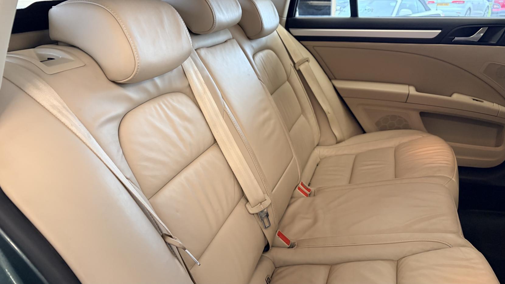 Skoda Superb 2.0 TDI Elegance Estate 5dr Diesel DSG Euro 5 (s/s) (170 ps)