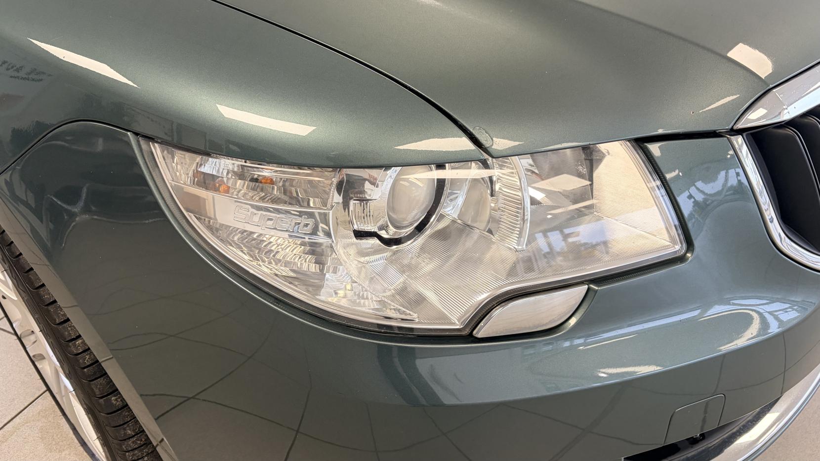 Skoda Superb 2.0 TDI Elegance Estate 5dr Diesel DSG Euro 5 (s/s) (170 ps)