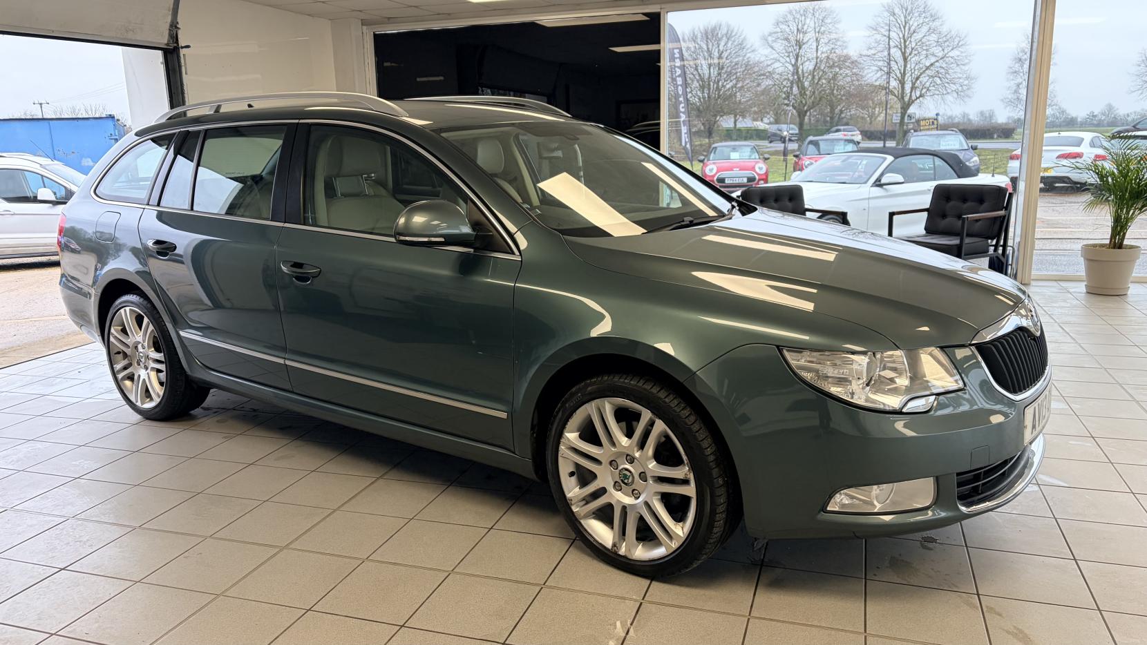 Skoda Superb 2.0 TDI Elegance Estate 5dr Diesel DSG Euro 5 (s/s) (170 ps)