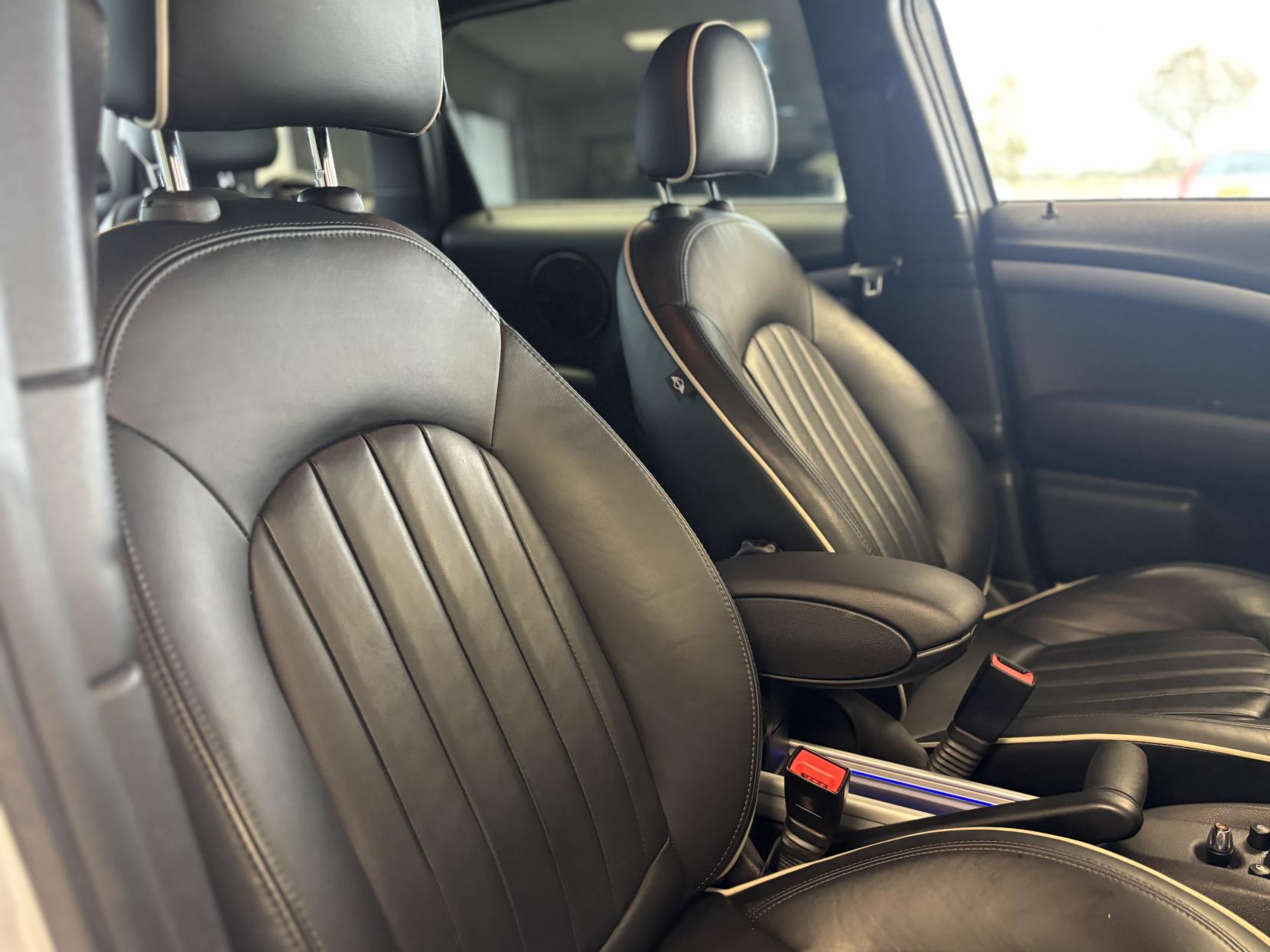 MINI Countryman 1.6 Cooper Park Lane SUV 5dr Petrol Auto ALL4 Euro 6 (122 ps)