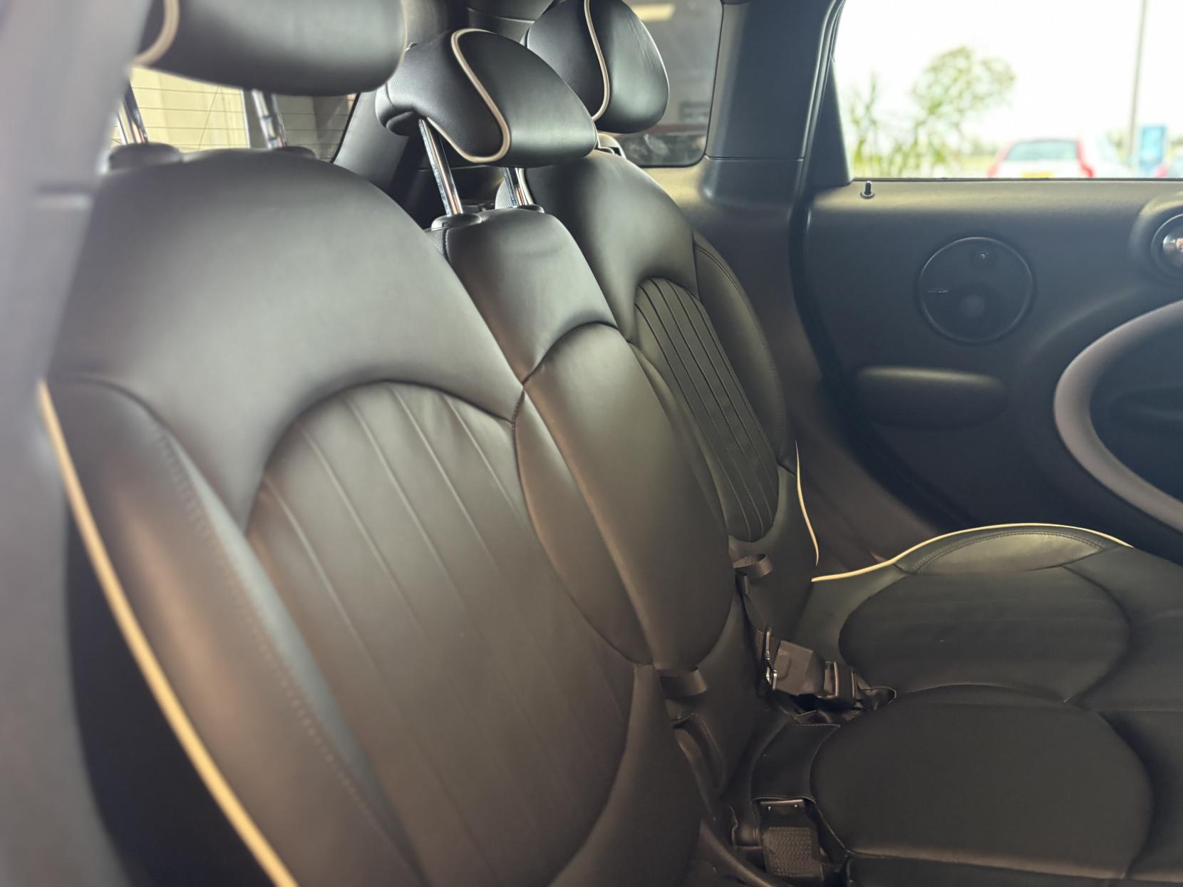 MINI Countryman 1.6 Cooper Park Lane SUV 5dr Petrol Auto ALL4 Euro 6 (122 ps)