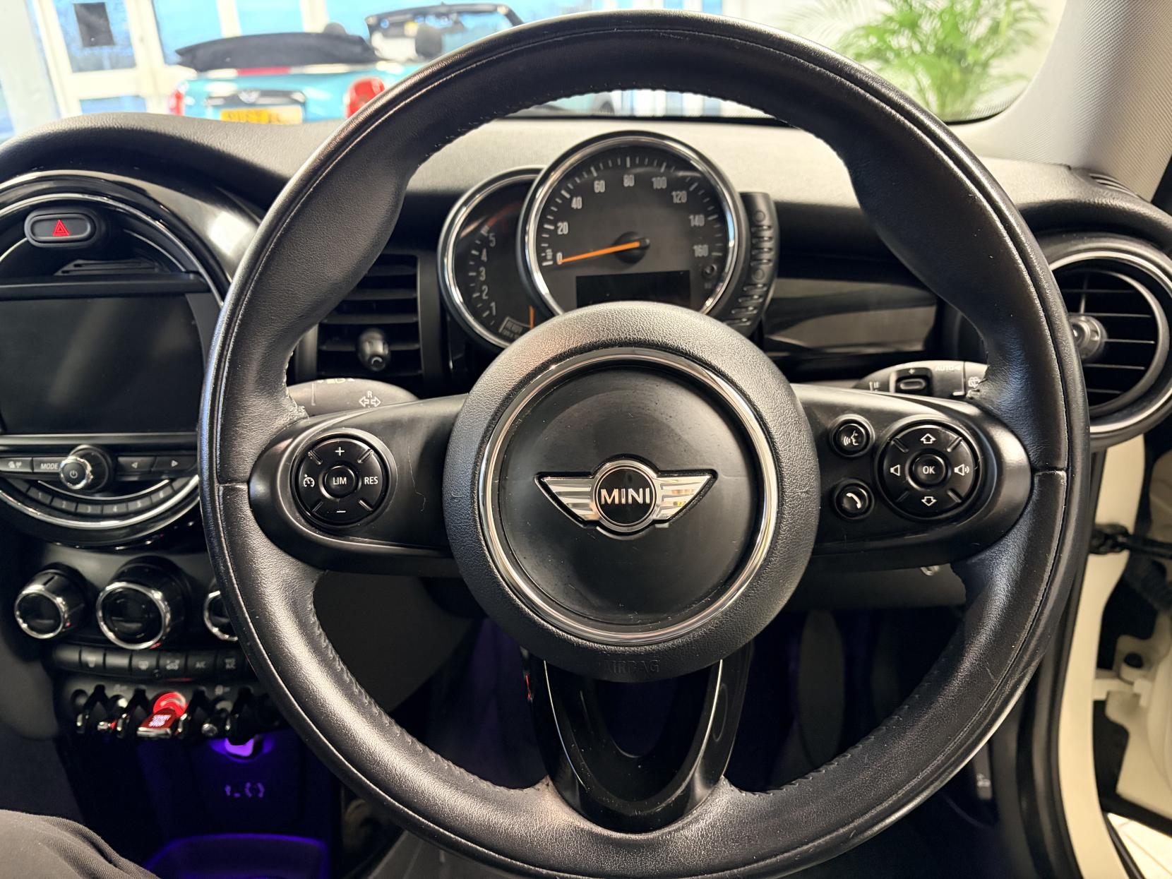 MINI Hatch 1.5 Cooper D Hatchback 3dr Diesel Manual Euro 6 (s/s) (116 ps)