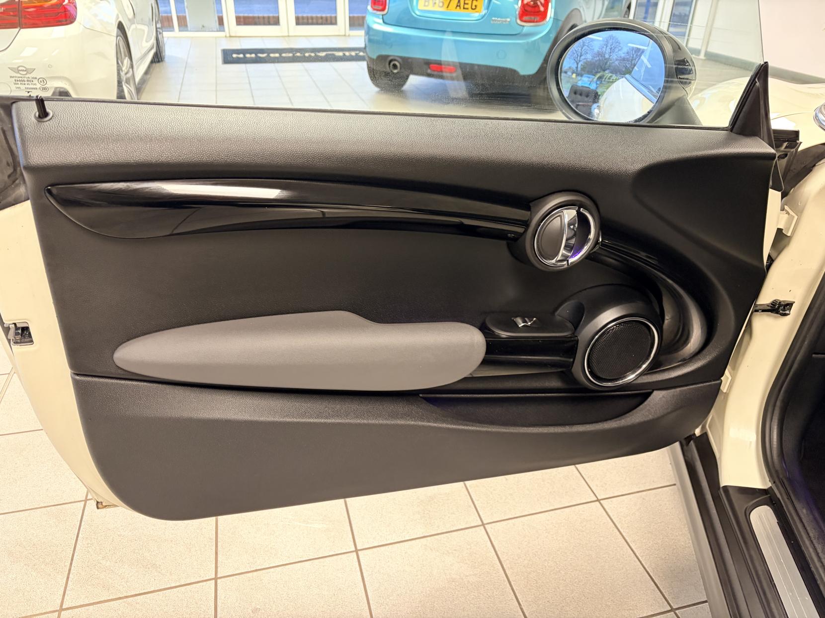 MINI Hatch 1.5 Cooper D Hatchback 3dr Diesel Manual Euro 6 (s/s) (116 ps)