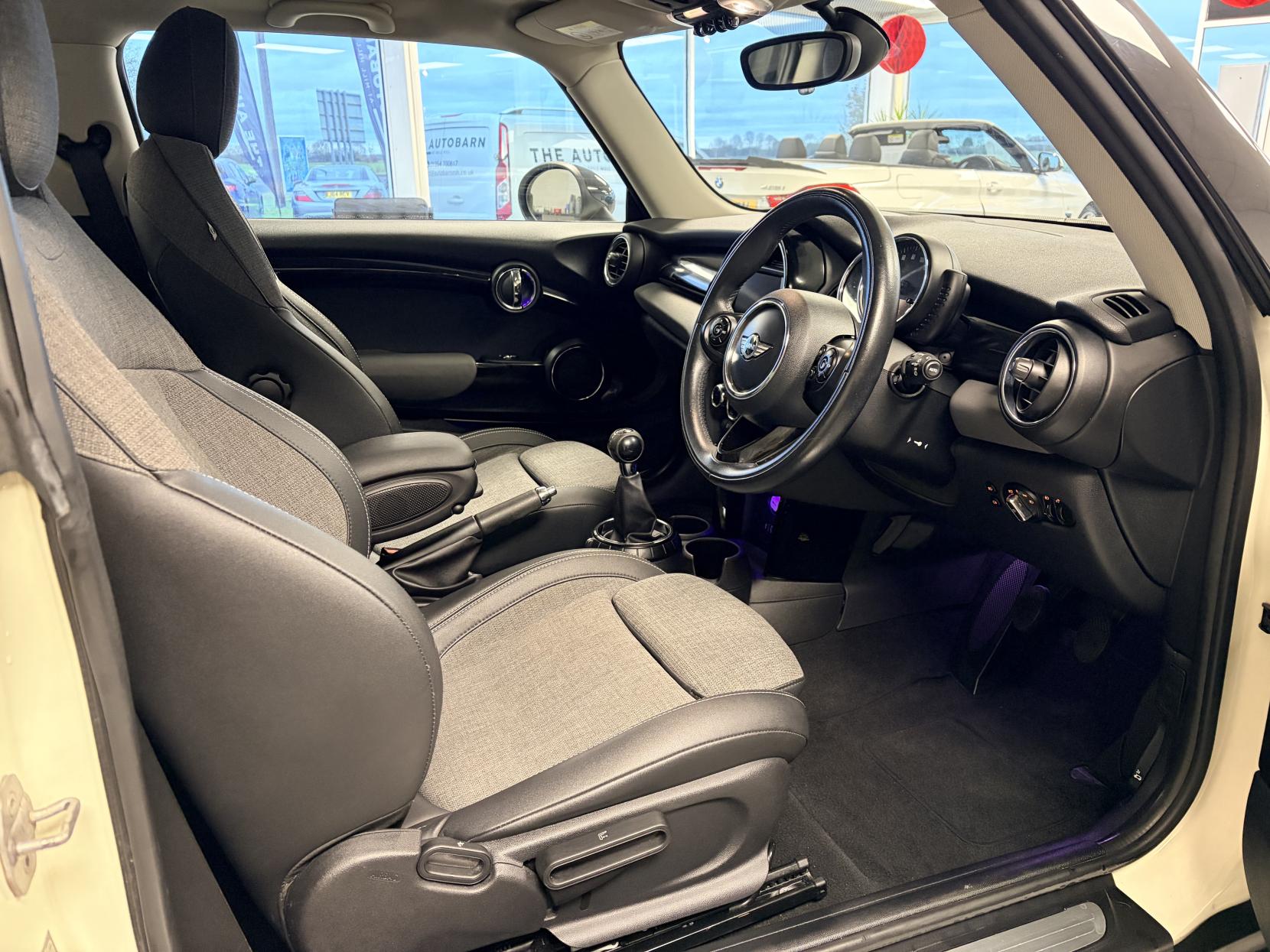 MINI Hatch 1.5 Cooper D Hatchback 3dr Diesel Manual Euro 6 (s/s) (116 ps)