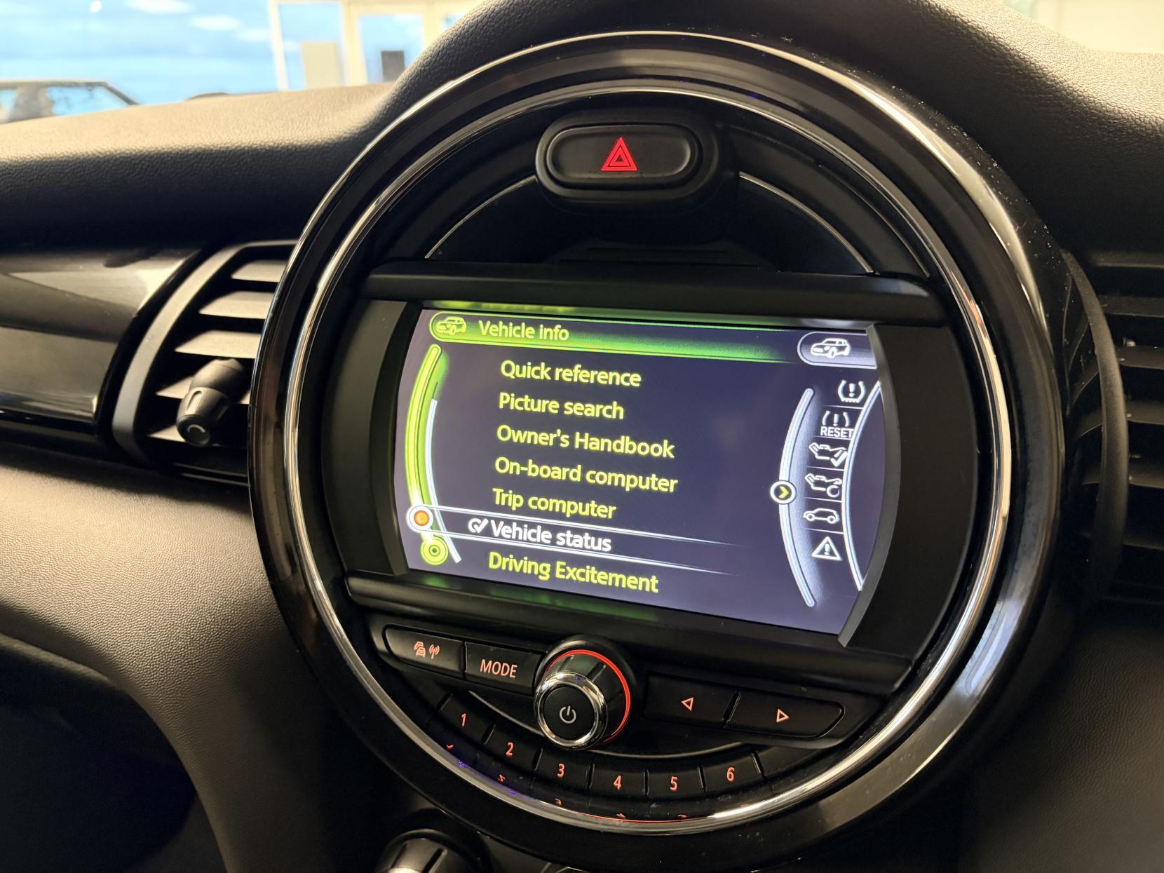 MINI Hatch 1.5 Cooper D Hatchback 3dr Diesel Manual Euro 6 (s/s) (116 ps)