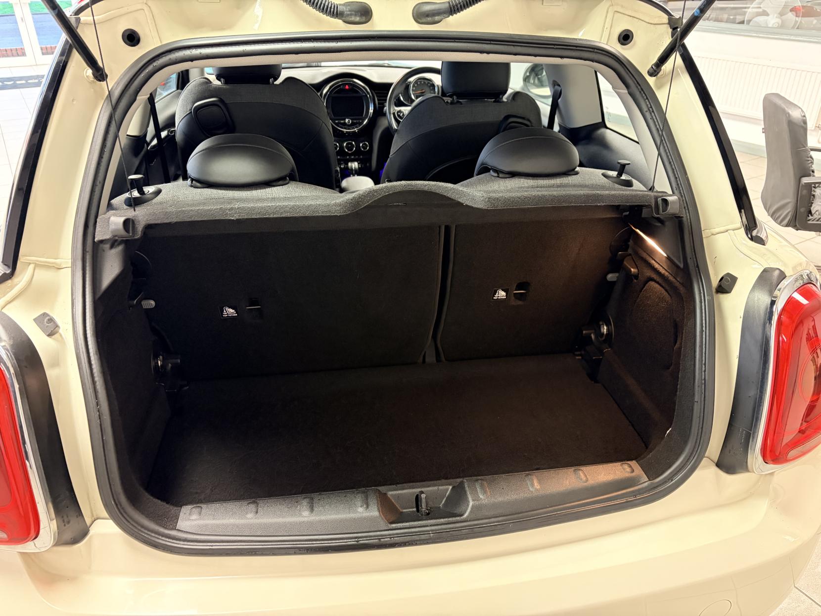 MINI Hatch 1.5 Cooper D Hatchback 3dr Diesel Manual Euro 6 (s/s) (116 ps)