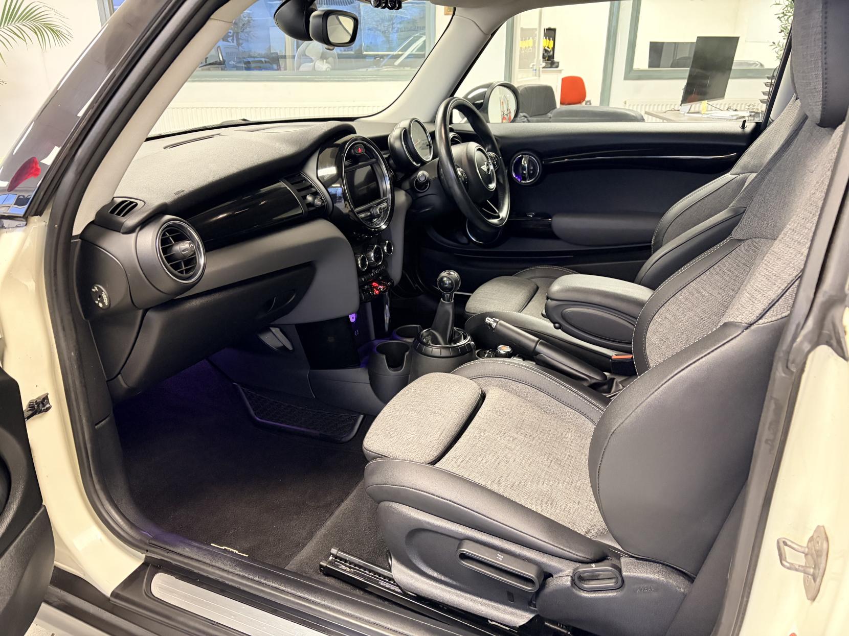 MINI Hatch 1.5 Cooper D Hatchback 3dr Diesel Manual Euro 6 (s/s) (116 ps)