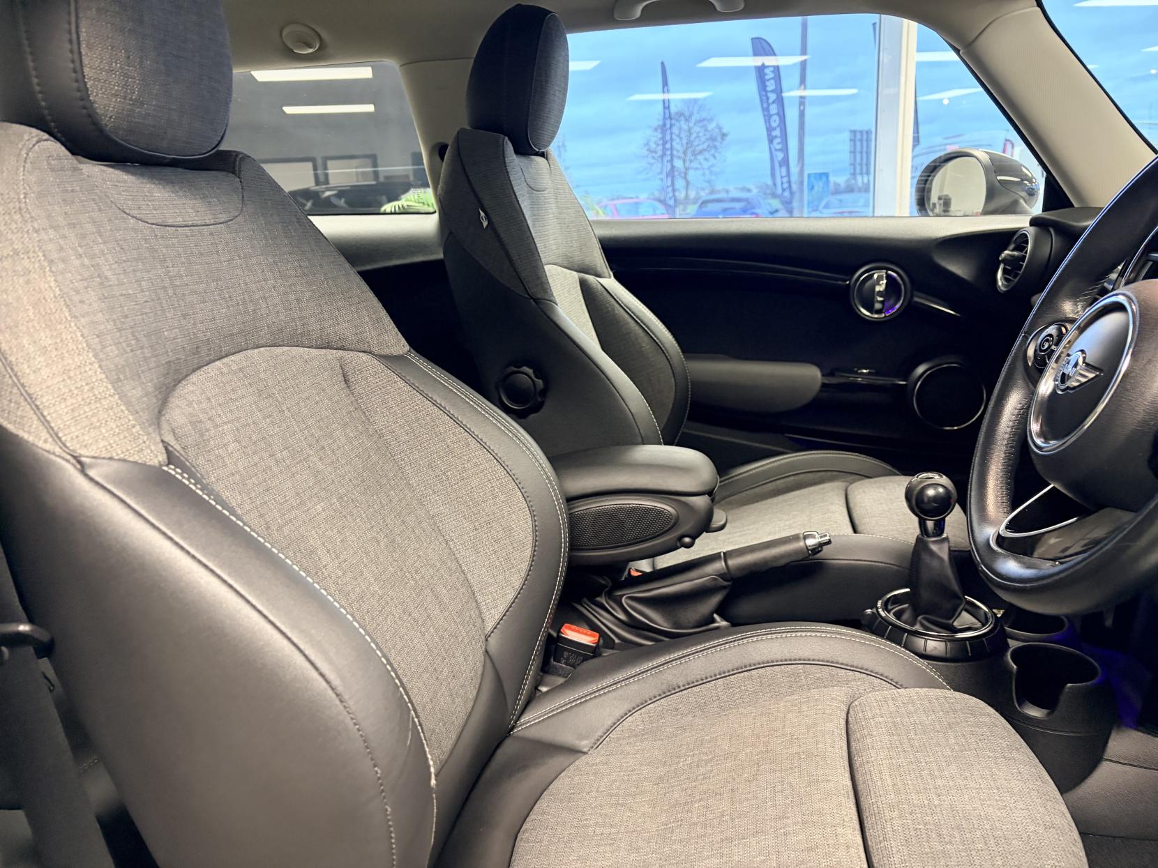 MINI Hatch 1.5 Cooper D Hatchback 3dr Diesel Manual Euro 6 (s/s) (116 ps)