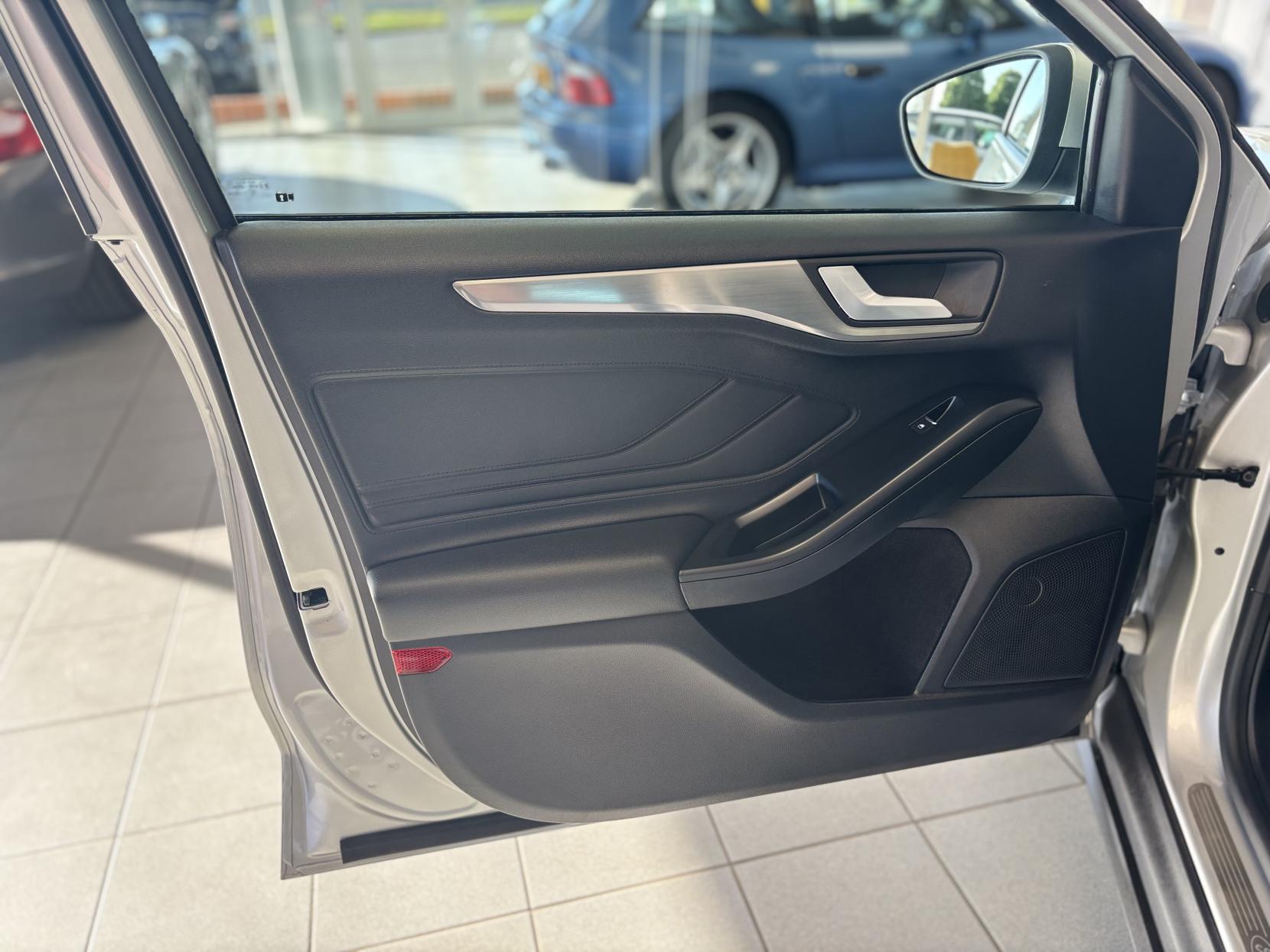 Ford Focus 1.0T EcoBoost Titanium Hatchback 5dr Petrol Manual Euro 6 (s/s) (125 ps)
