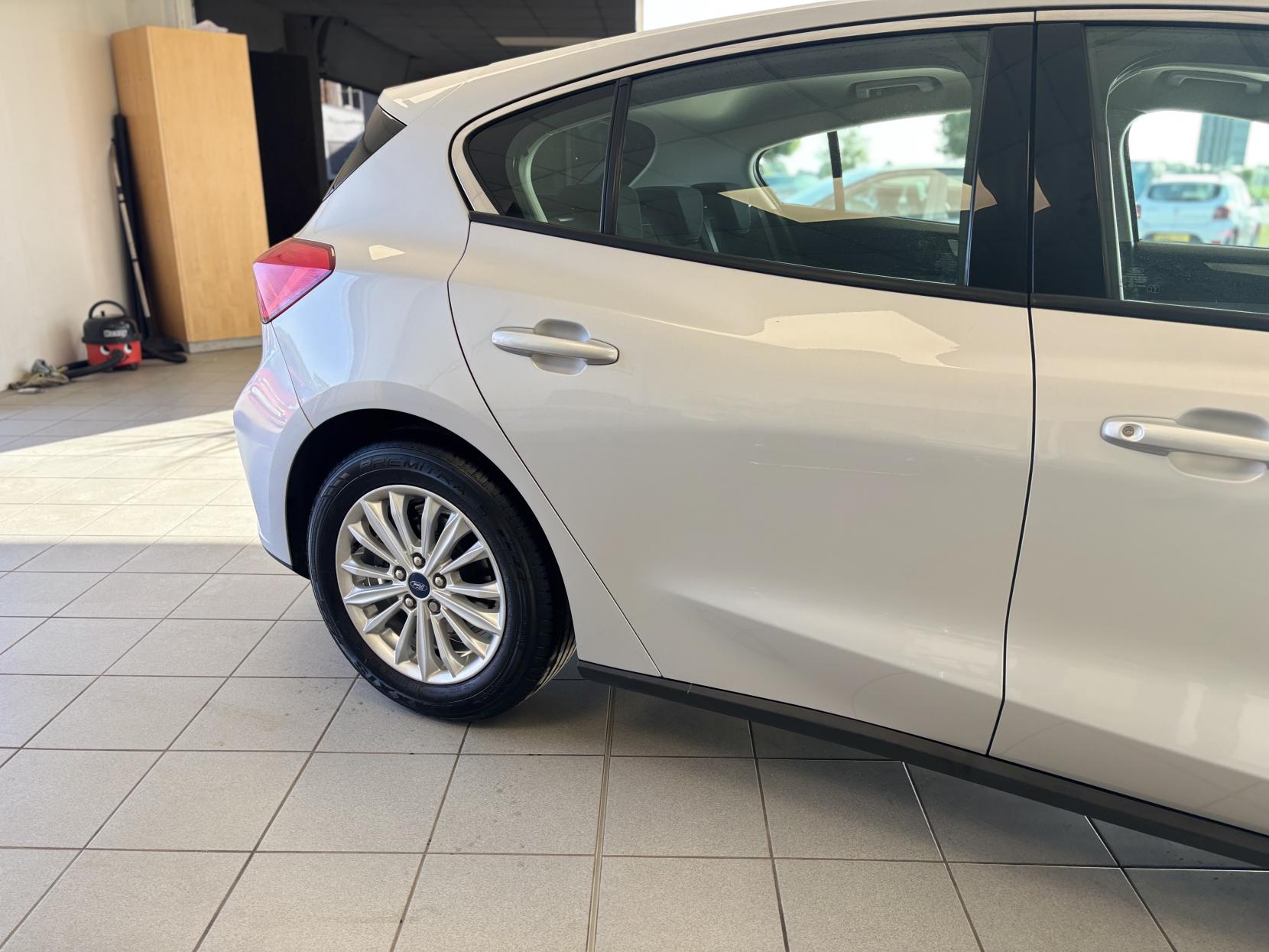 Ford Focus 1.0T EcoBoost Titanium Hatchback 5dr Petrol Manual Euro 6 (s/s) (125 ps)