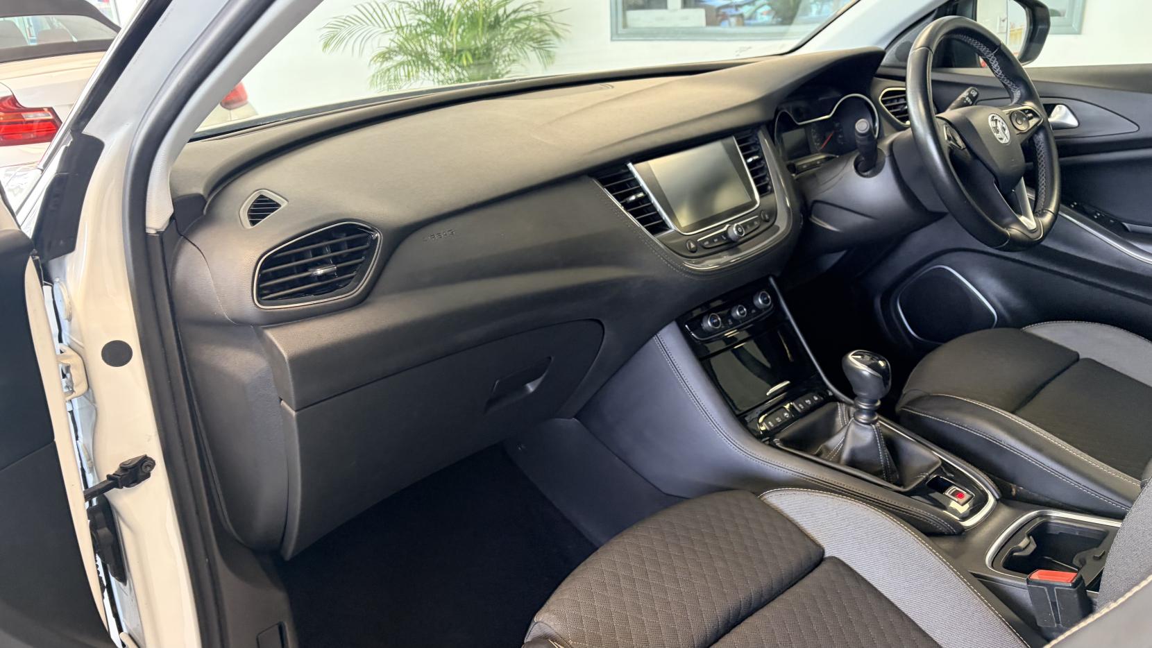 Vauxhall Grandland X 1.2 Turbo Griffin SUV 5dr Petrol Manual Euro 6 (s/s) (130 ps)