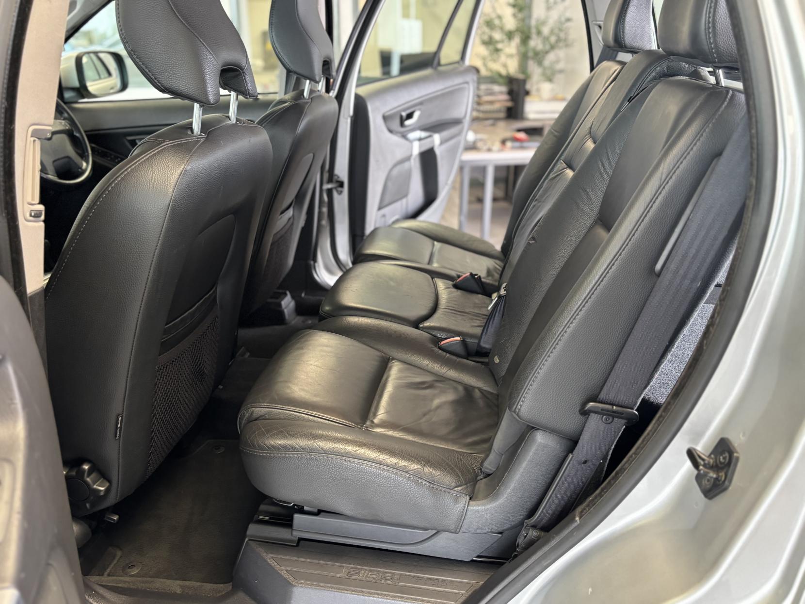 Volvo XC90 2.4 D5 SE SUV 5dr Diesel Geartronic AWD (224 g/km, 182 bhp)