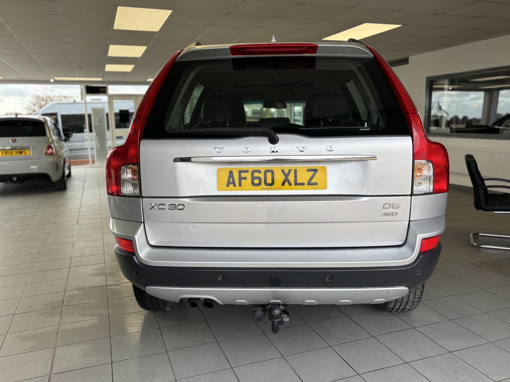 Volvo XC90 2.4 D5 SE SUV 5dr Diesel Geartronic AWD (224 g/km, 182 bhp)