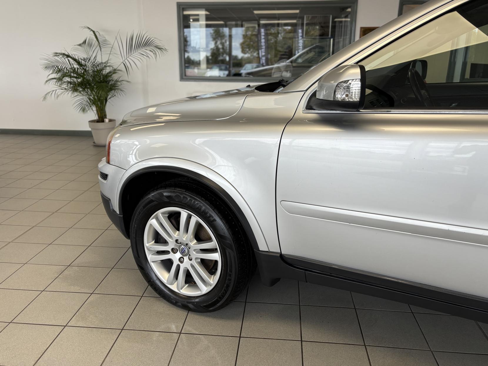 Volvo XC90 2.4 D5 SE SUV 5dr Diesel Geartronic AWD (224 g/km, 182 bhp)