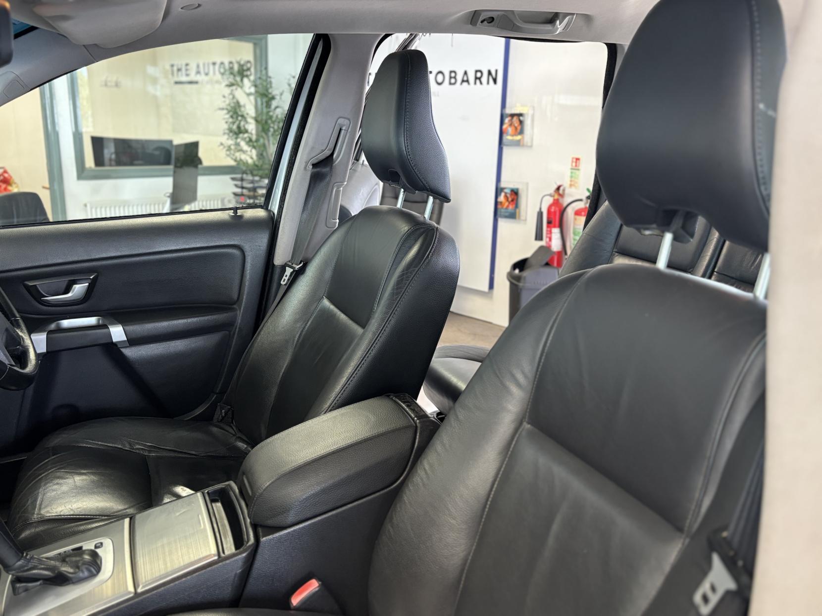Volvo XC90 2.4 D5 SE SUV 5dr Diesel Geartronic AWD (224 g/km, 182 bhp)