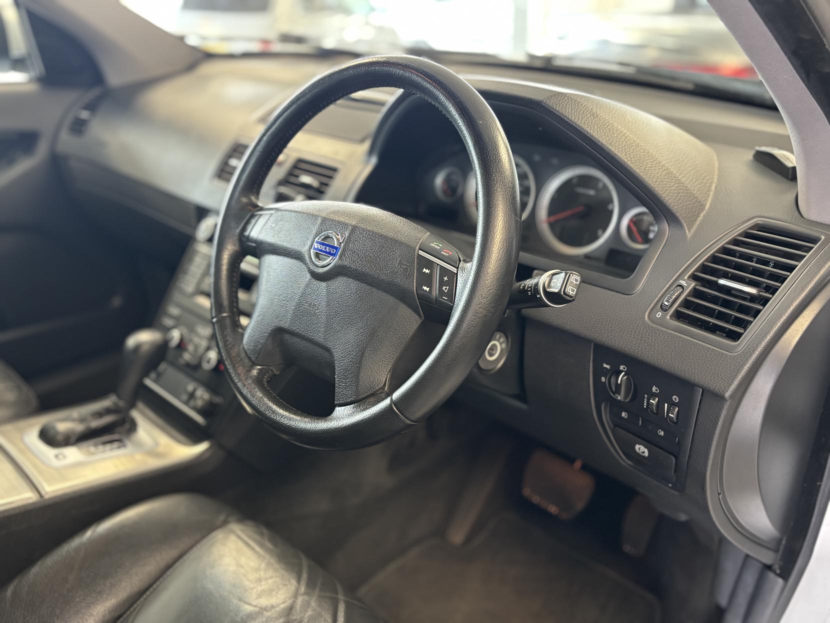 Volvo XC90 2.4 D5 SE SUV 5dr Diesel Geartronic AWD (224 g/km, 182 bhp)