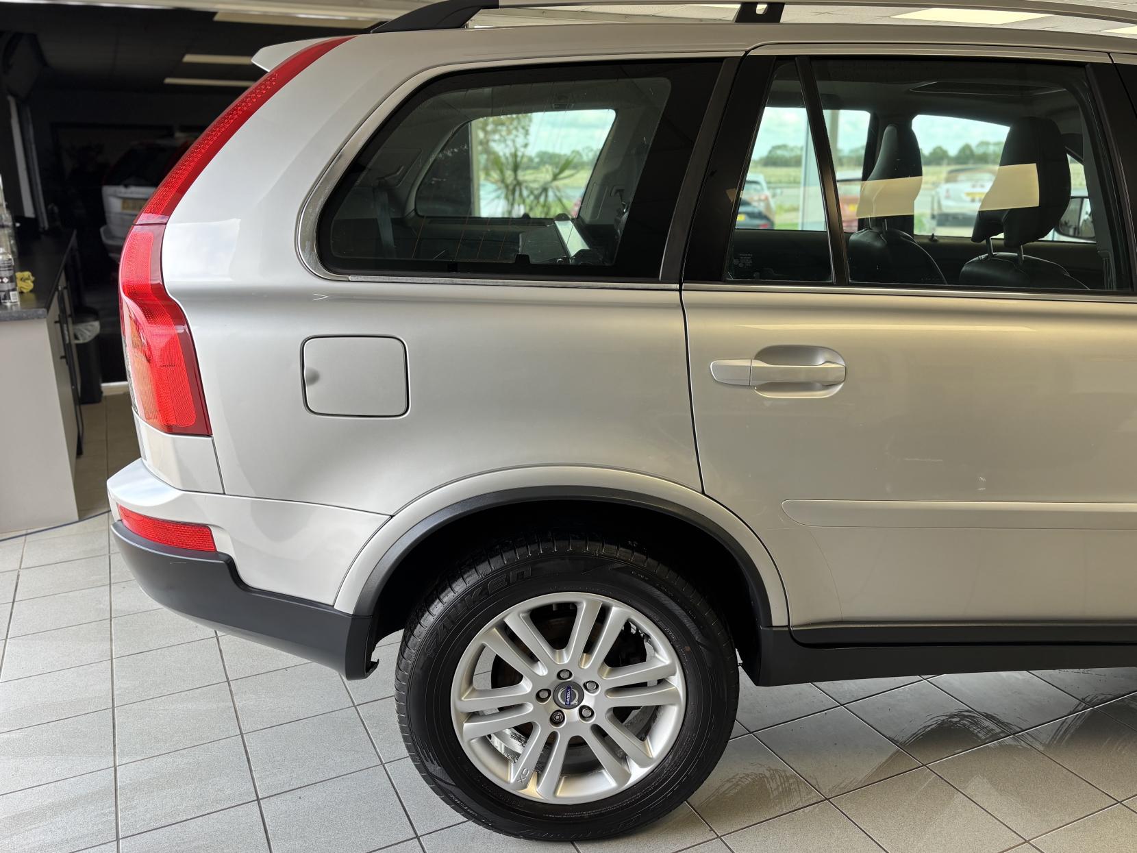 Volvo XC90 2.4 D5 SE SUV 5dr Diesel Geartronic AWD (224 g/km, 182 bhp)