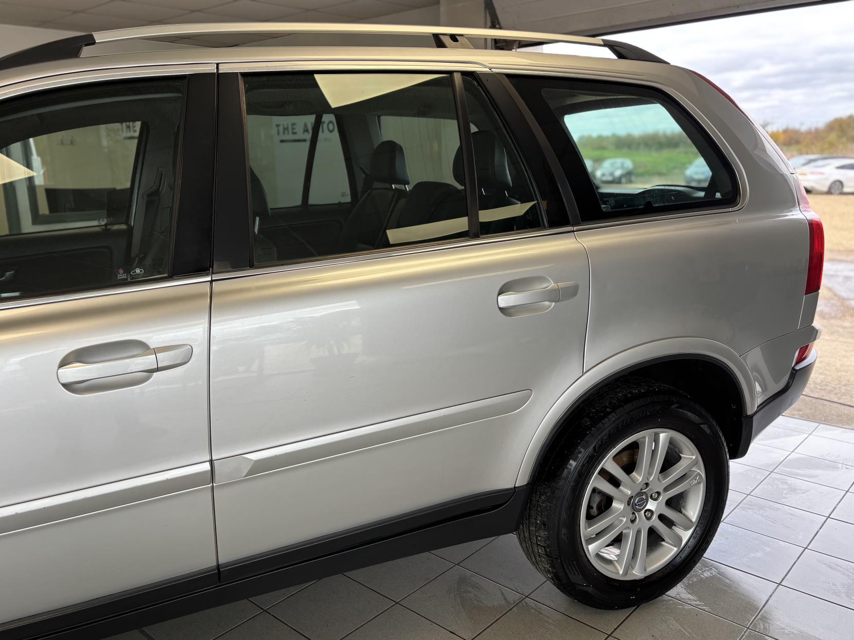 Volvo XC90 2.4 D5 SE SUV 5dr Diesel Geartronic AWD (224 g/km, 182 bhp)