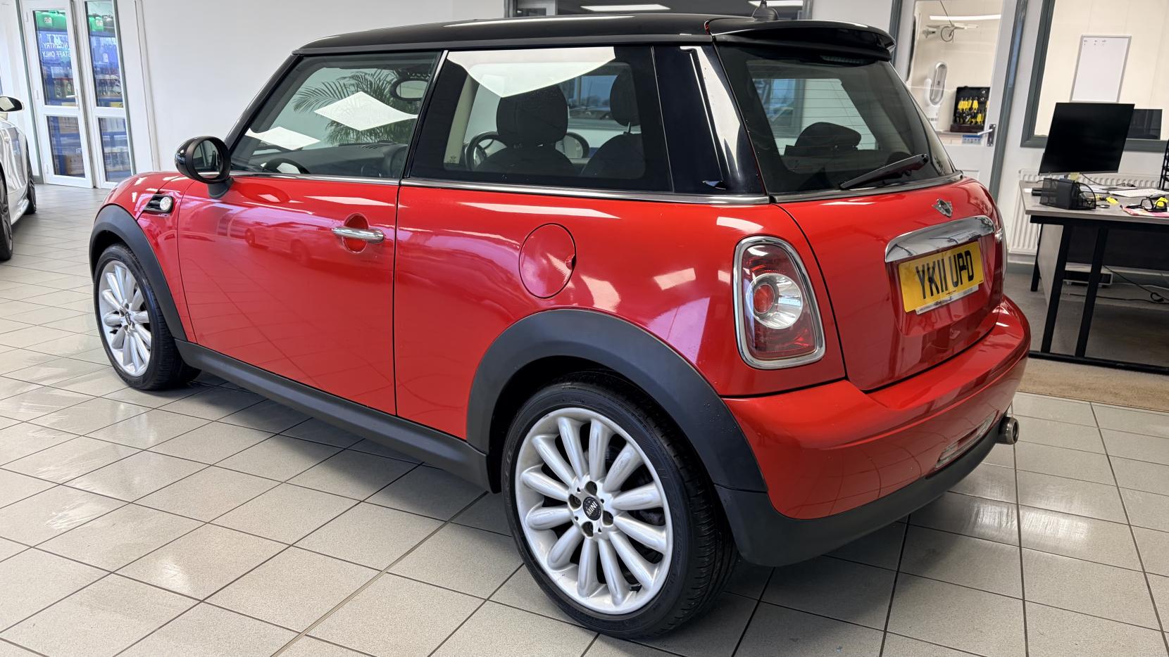 MINI Hatch 1.6 Cooper D Hatchback 3dr Diesel Manual Euro 5 (s/s) (112 ps)