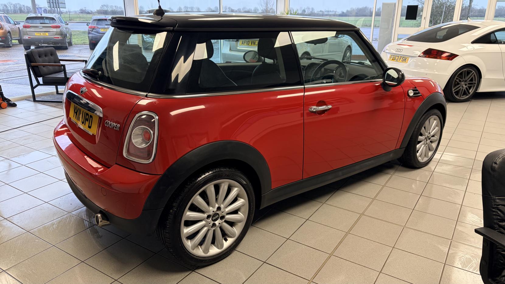 MINI Hatch 1.6 Cooper D Hatchback 3dr Diesel Manual Euro 5 (s/s) (112 ps)