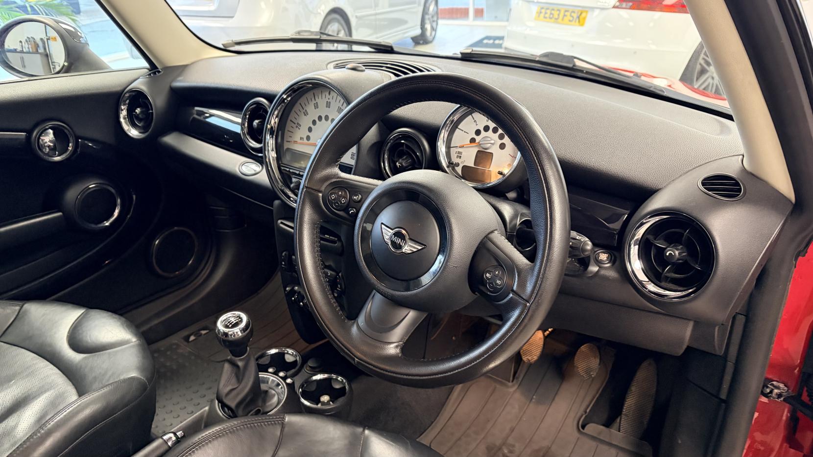 MINI Hatch 1.6 Cooper D Hatchback 3dr Diesel Manual Euro 5 (s/s) (112 ps)