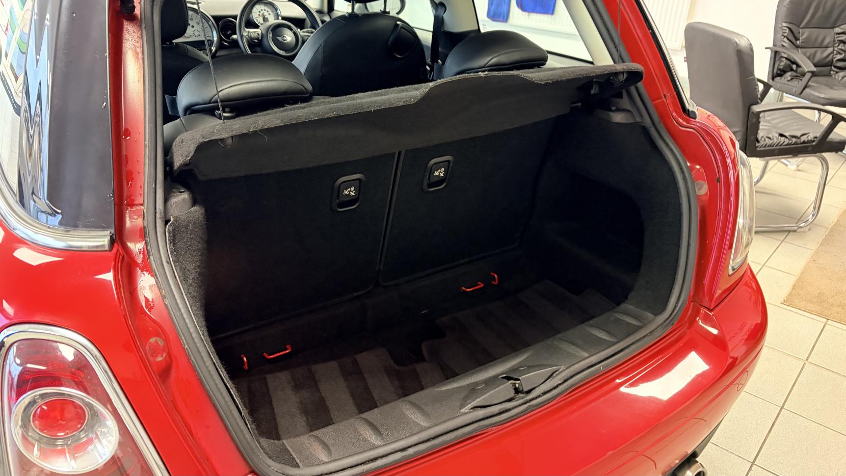 MINI Hatch 1.6 Cooper D Hatchback 3dr Diesel Manual Euro 5 (s/s) (112 ps)