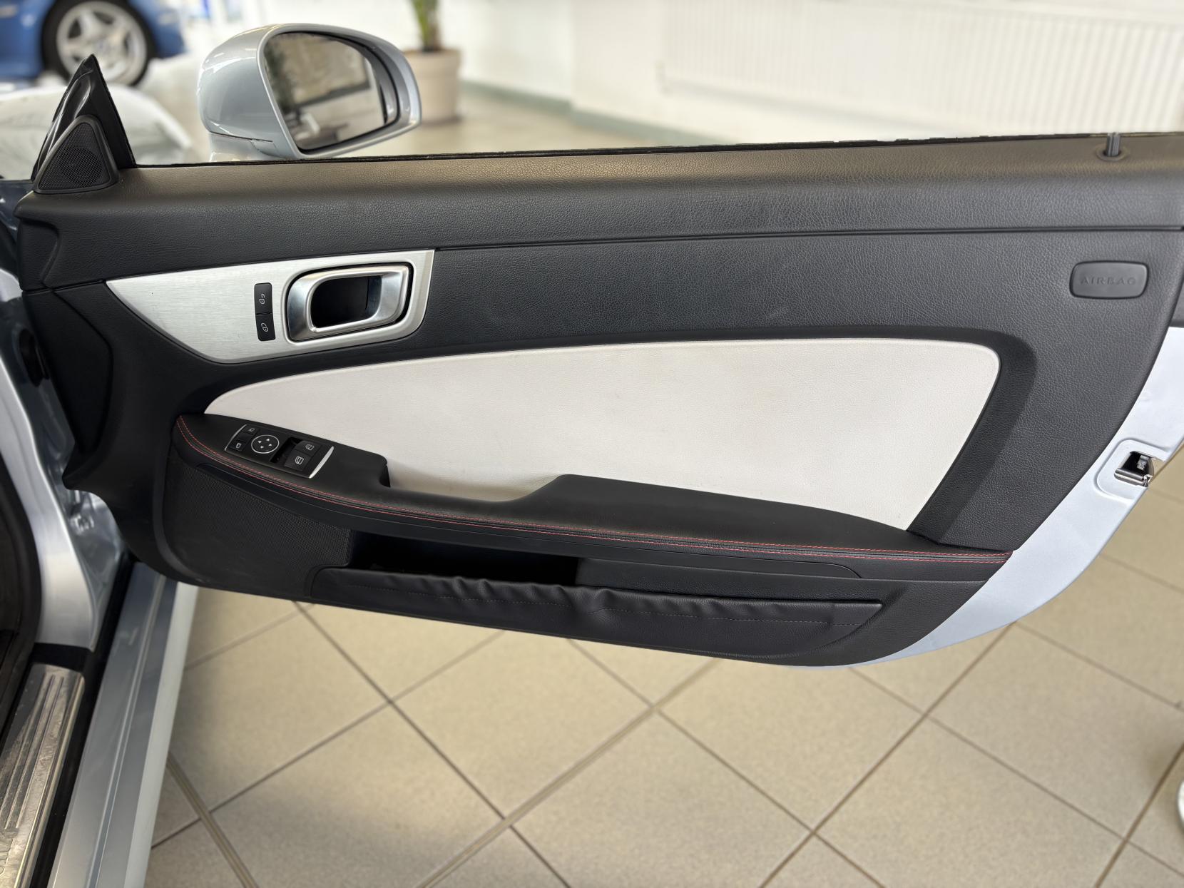 Mercedes-Benz SLK 2.1 SLK250 CDI AMG Sport Convertible 2dr Diesel G-Tronic+ Euro 5 (s/s) (204 ps)