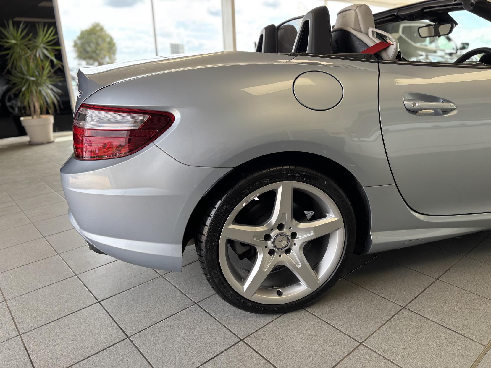 Mercedes-Benz SLK 2.1 SLK250 CDI AMG Sport Convertible 2dr Diesel G-Tronic+ Euro 5 (s/s) (204 ps)