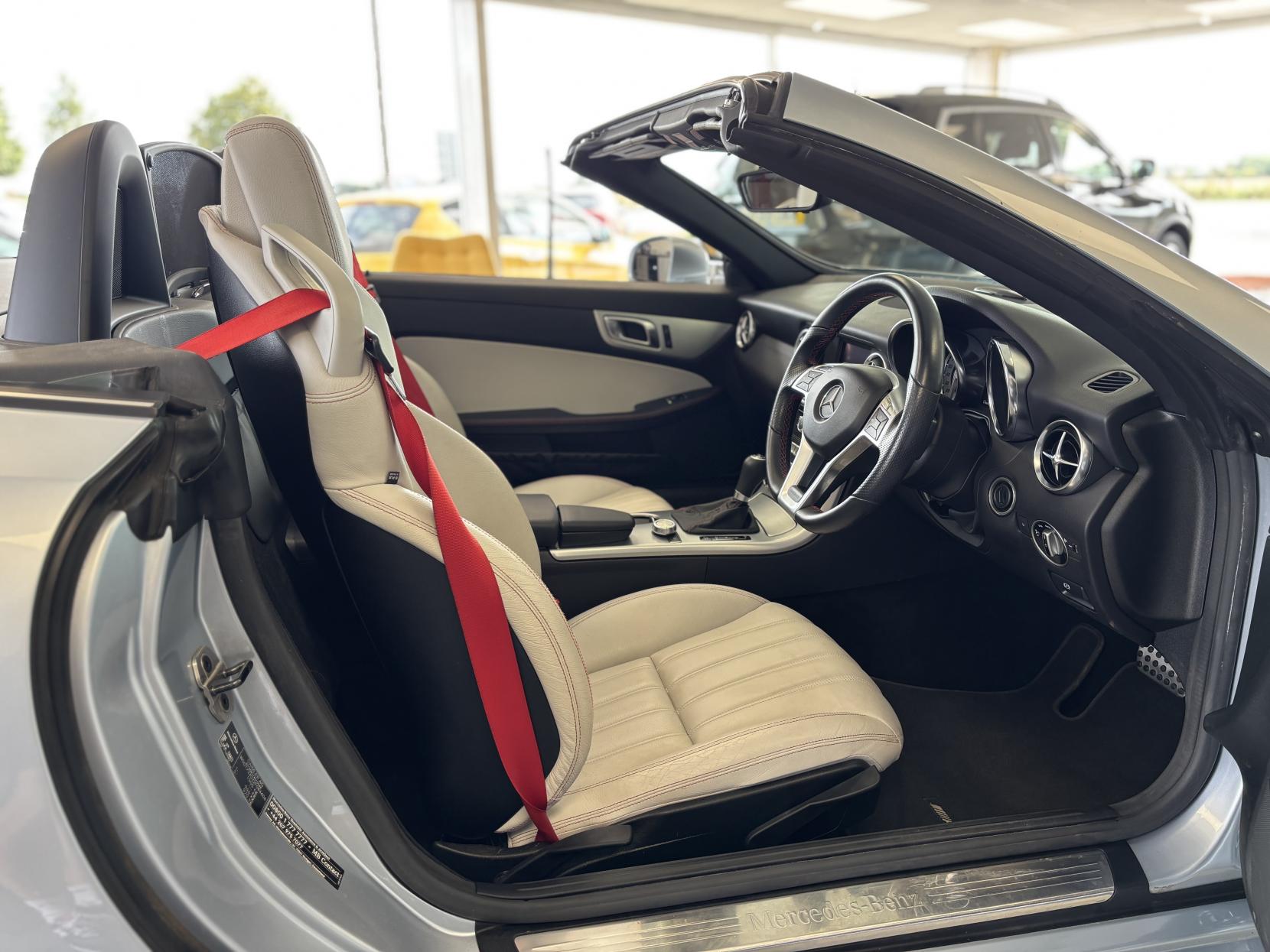Mercedes-Benz SLK 2.1 SLK250 CDI AMG Sport Convertible 2dr Diesel G-Tronic+ Euro 5 (s/s) (204 ps)