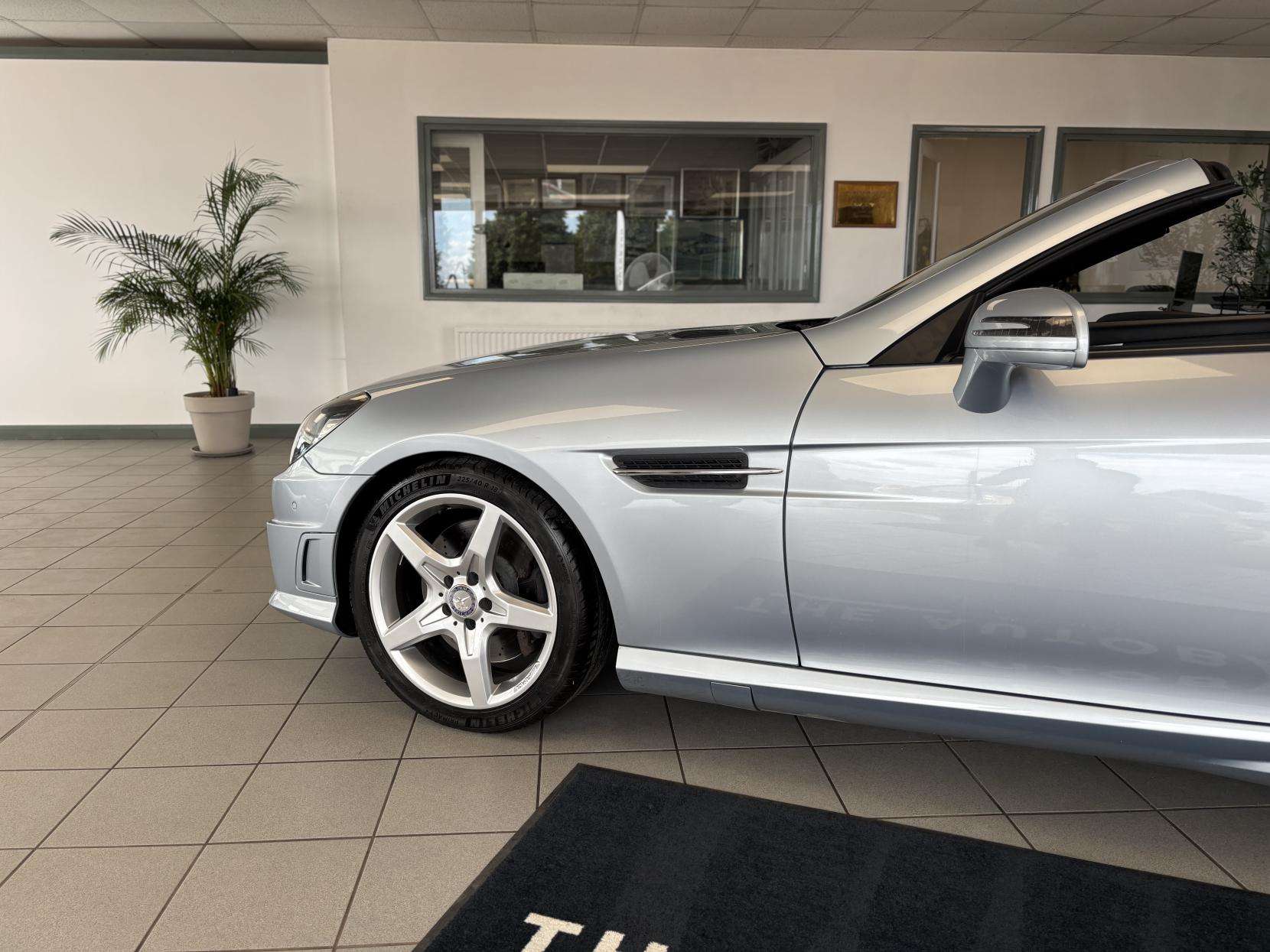 Mercedes-Benz SLK 2.1 SLK250 CDI AMG Sport Convertible 2dr Diesel G-Tronic+ Euro 5 (s/s) (204 ps)