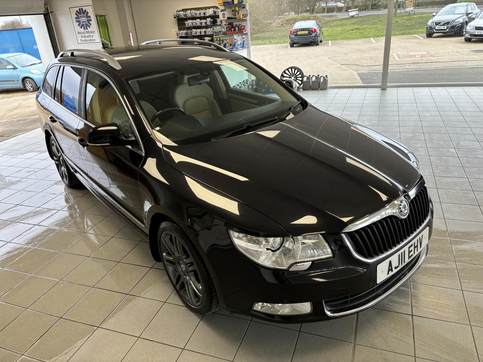 Skoda Superb 2.0 TDI Elegance Estate 5dr Diesel Manual Euro 5 (170 ps