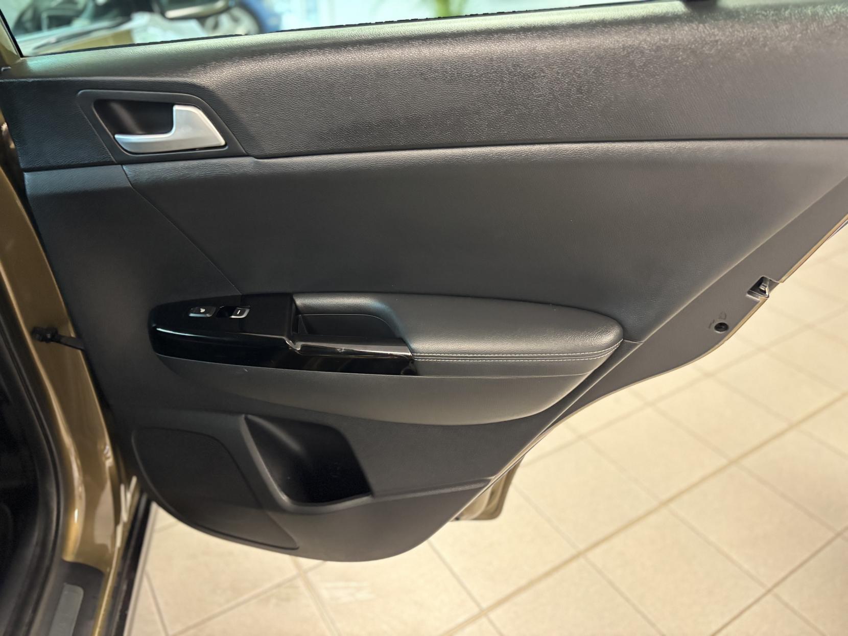 Kia Sportage 2.0 CRDi KX-4 SUV 5dr Diesel Manual AWD Euro 6 (182 bhp)