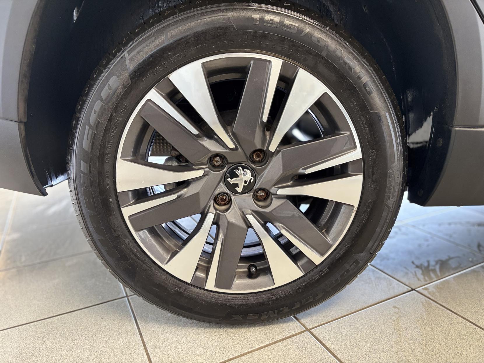 Peugeot 2008 1.2 PureTech Allure SUV 5dr Petrol Manual Euro 6 (82 ps)